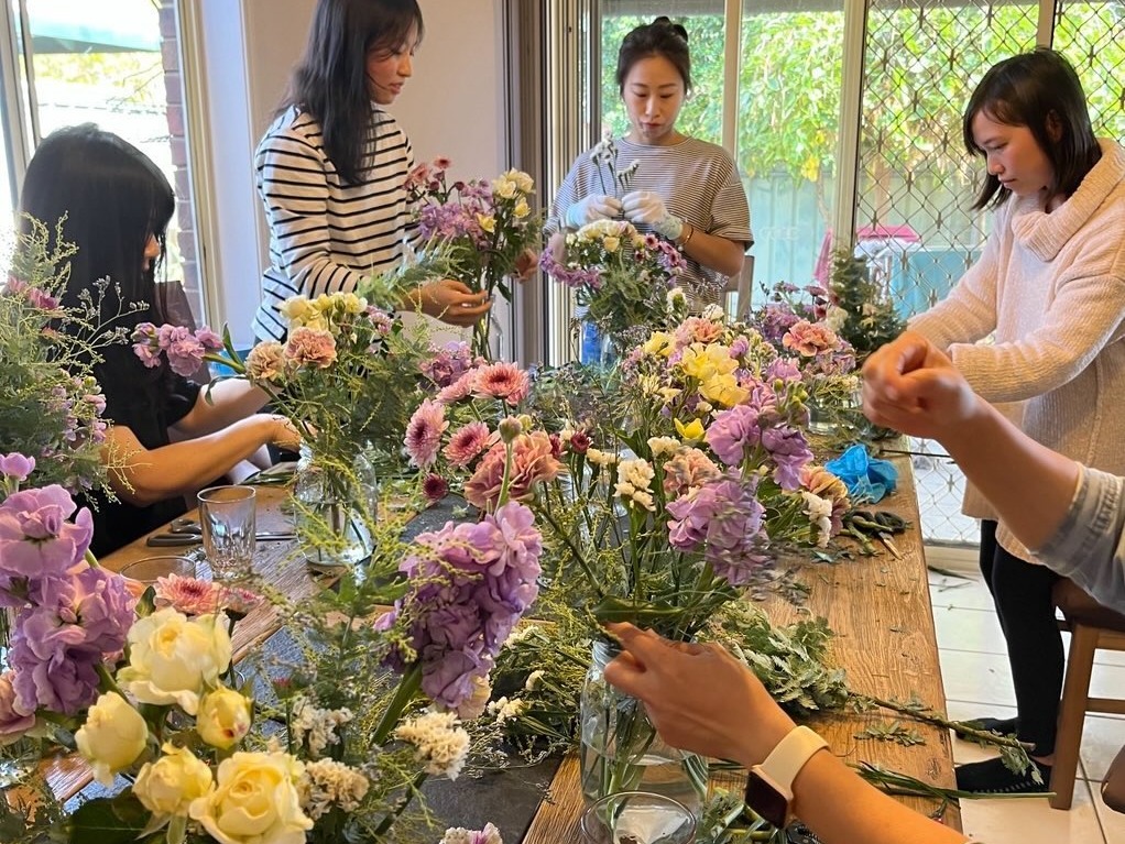 🇦🇺 Create Beautiful Vase Arrangements: Floral Design Workshop | Ching Hung's Portfolio | Gengen