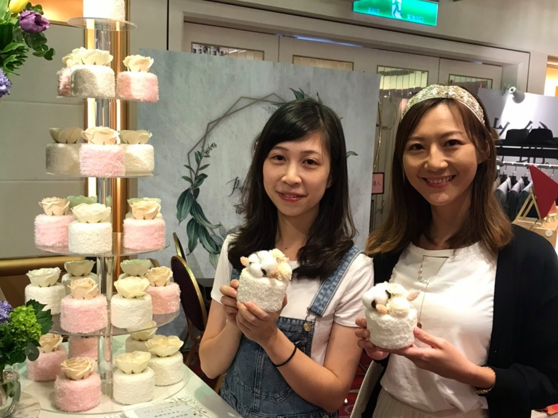 🍰 Wedding Expo: Crafting Handmade Cake Flowers Workshop | Ching Hung's Portfolio | Gengen