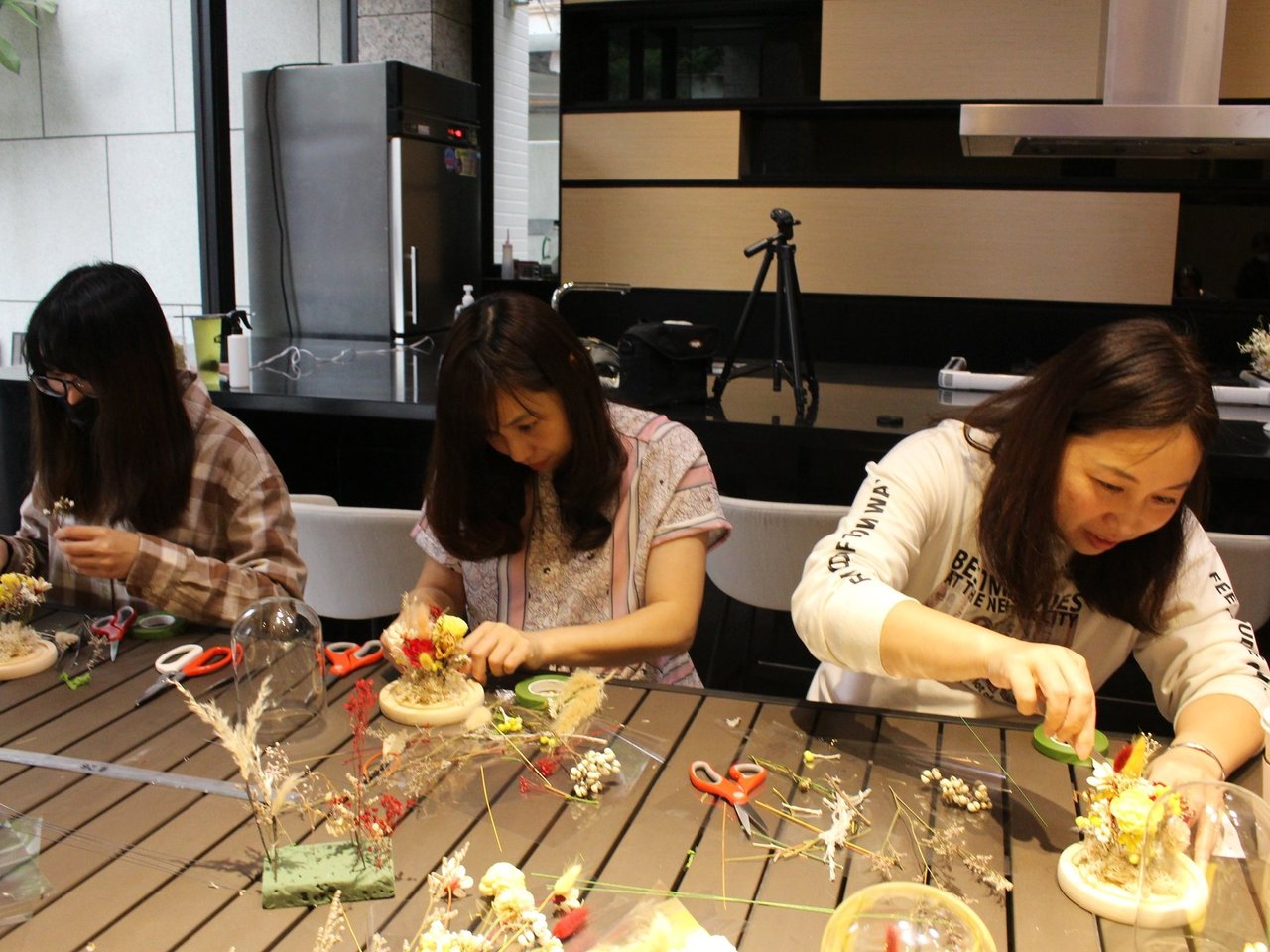🌹 Community Floral Workshop: Preserved Flower Glass Dome Creation | Ching Hung's Portfolio | Gengen